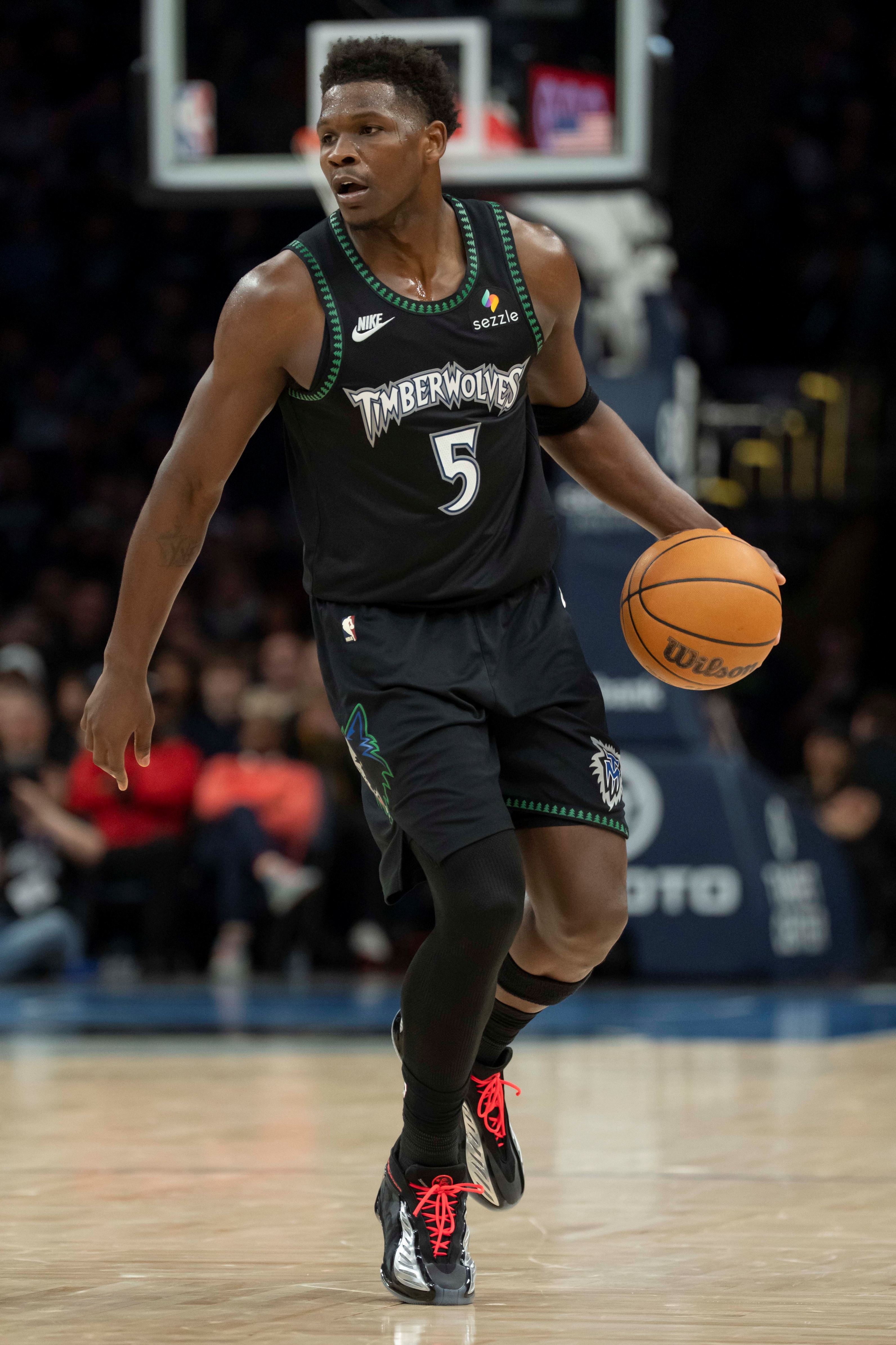 360体育电脑版-才24岁212天！爱德华兹已飚中1289记三分 刷新NBAU26球员历史纪录