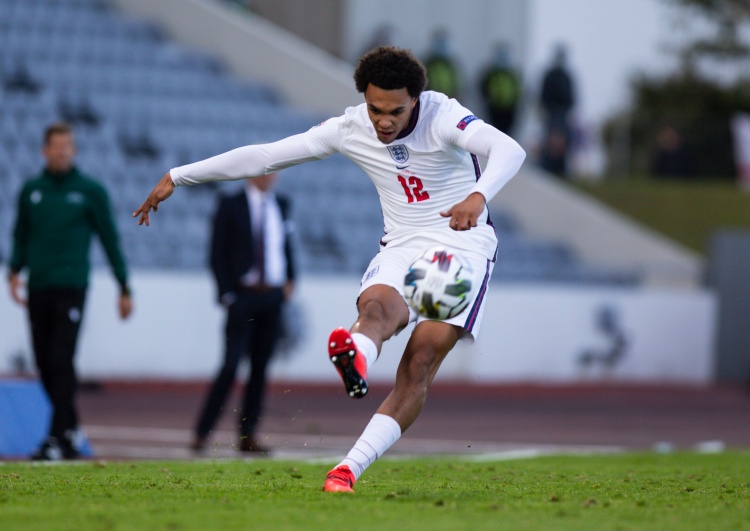 360体育-近3个赛季五大联赛英格兰右后卫创造机会榜：阿诺德132次居首